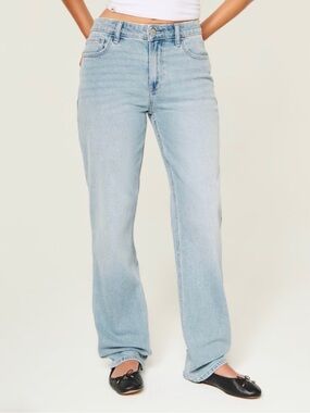 Hollister Curvy High Rise Medium-Light Wash Straight Jeans